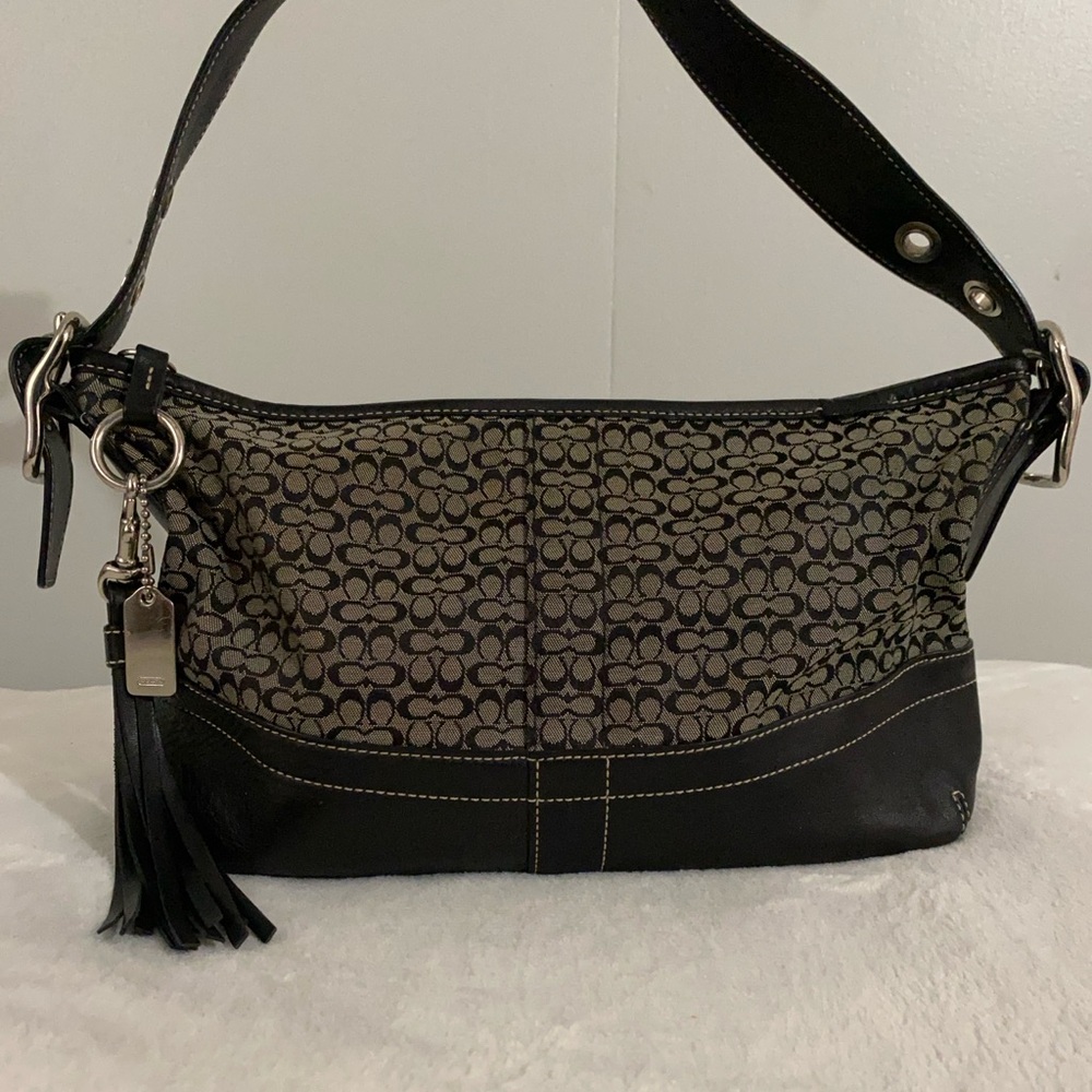 2006 Vintage Coach Signature Logo and Black Leather
Handbag Purse